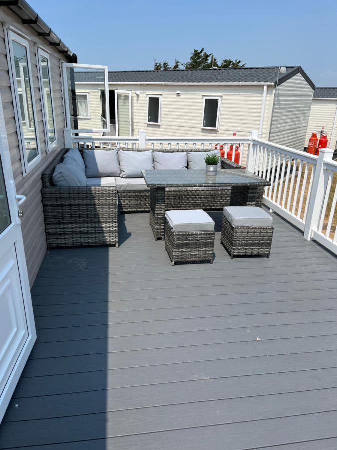 Beautiful Caravan In Trecco Bay! 74 Sycomore Bridgend  Exterior foto